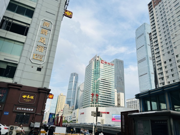 (已租)房东直租 180平人客流五一广场地铁口临街毛坯门面Y7219 (已租)房东直租 180平人客流五一广场地铁口临街毛坯门面Y7219