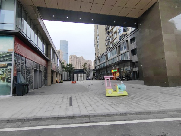 直租 九年制学校旁成熟小区大门口临街(价格可谈)M803 直租 九年制学校旁成熟小区大门口临街(价格可谈)M803