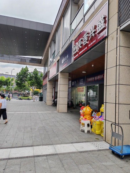 直租 九年制学校旁成熟小区大门口临街(价格可谈)M803 直租 九年制学校旁成熟小区大门口临街(价格可谈)M803