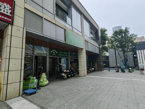 直租 九年制学校旁成熟小区大门口临街(价格可谈)M803 直租 九年制学校旁成熟小区大门口临街(价格可谈)M803