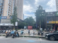 雨花区W人小区出入口日营业6000以上连锁超市转让Y816