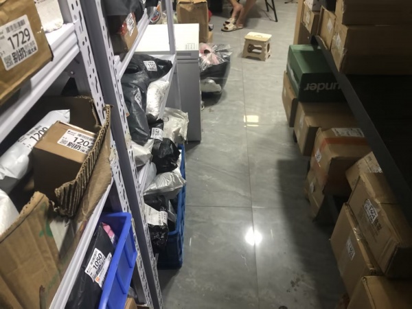 急转 五一广场网红街6w急转兔喜快递低价转让M868 急转 五一广场网红街6w急转兔喜快递低价转让M868