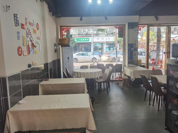 优价转让几万人学生客流成熟小区双门头临街餐馆Y874 优价转让几万人学生客流成熟小区双门头临街餐馆Y874