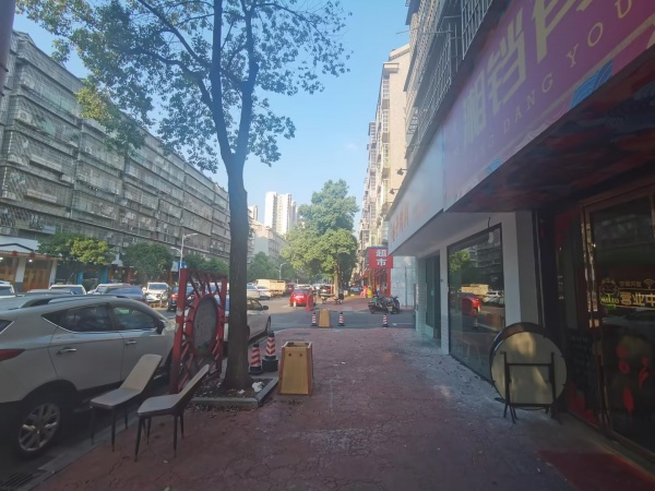 优价转让几万人学生客流成熟小区双门头临街餐馆Y874 优价转让几万人学生客流成熟小区双门头临街餐馆Y874