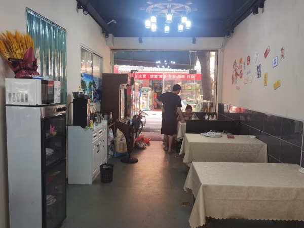 优价转让几万人学生客流成熟小区双门头临街餐馆Y874 优价转让几万人学生客流成熟小区双门头临街餐馆Y874