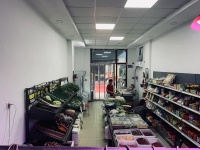 7w急转松雅湖国泰九龙湾小区出入口商业街经营多年生鲜超市Y6140