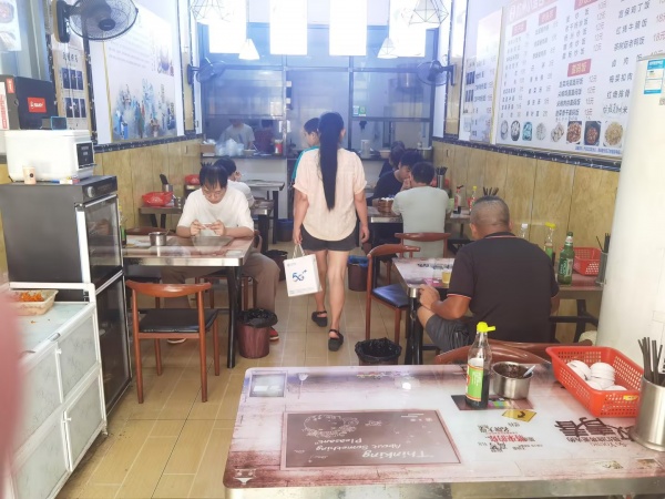 汽车西站文和里美食广场临街餐饮店优价转让M8116 汽车西站文和里美食广场临街餐饮店优价转让M8116