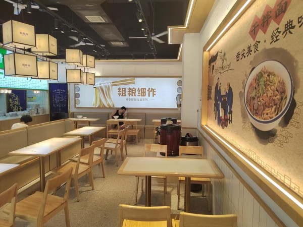 营业额4500+小区出入口品牌粉面馆优价转让M8119 营业额4500+小区出入口品牌粉面馆优价转让M8119