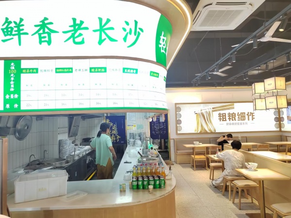 营业额4500+小区出入口品牌粉面馆优价转让M8119 营业额4500+小区出入口品牌粉面馆优价转让M8119