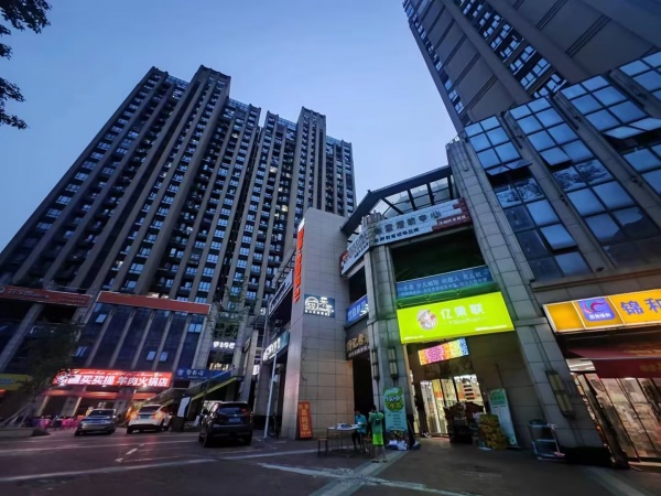 可空转洋湖大型高档成熟小区房租仅3300水果店优转Y8150 可空转洋湖大型高档成熟小区房租仅3300水果店优转Y8150