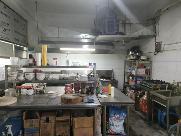 低价急转地铁口旁边永祥小区美食街80平米临街餐馆转让Y8155 低价急转地铁口旁边永祥小区美食街80平米临街餐馆转让Y8155