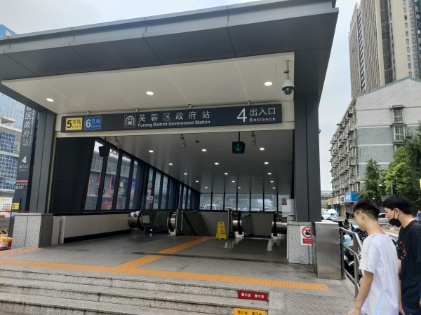 低价急转地铁口旁边永祥小区美食街80平米临街餐馆转让Y8155 低价急转地铁口旁边永祥小区美食街80平米临街餐馆转让Y8155