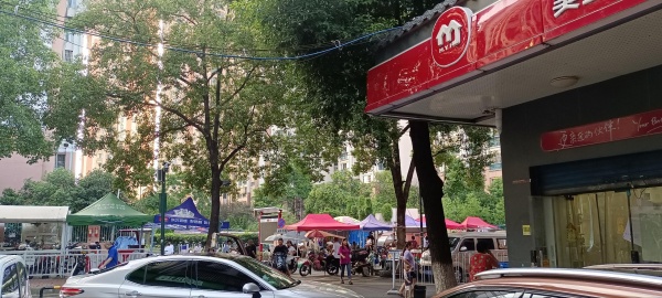 日营业额5000加大型小区出入口双门头拐角超市转让Y8165 日营业额5000加大型小区出入口双门头拐角超市转让Y8165