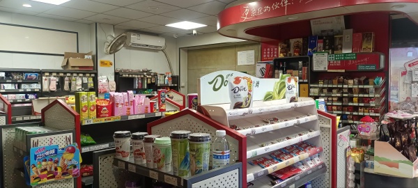 日营业额5000加大型小区出入口双门头拐角超市转让Y8165 日营业额5000加大型小区出入口双门头拐角超市转让Y8165