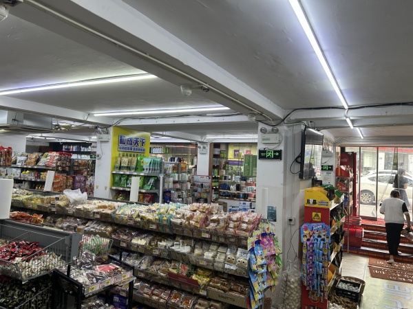 Y8175地铁口小区进出口拐角位置日营业2万左右超市优价转让 Y8175地铁口小区进出口拐角位置日营业2万左右超市优价转让