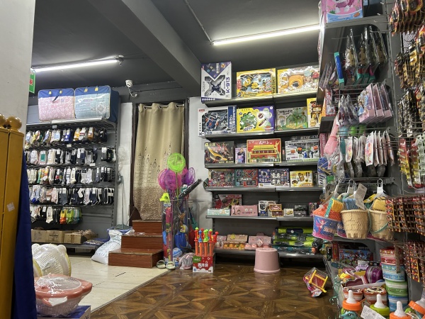 Y8175地铁口小区进出口拐角位置日营业2万左右超市优价转让 Y8175地铁口小区进出口拐角位置日营业2万左右超市优价转让