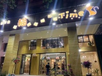 d8182市中心黄兴广场门面出租，除餐饮在可做任何行业