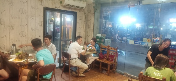 捡漏!高桥成熟小区临街餐饮宵夜烧烤粉面馆低价转让Y881 捡漏!高桥成熟小区临街餐饮宵夜烧烤粉面馆低价转让Y881