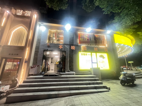 Y8196自带引流商圈 南门口 独栋餐饮门面优价转让(可空转 Y8196自带引流商圈 南门口 独栋餐饮门面优价转让(可空转