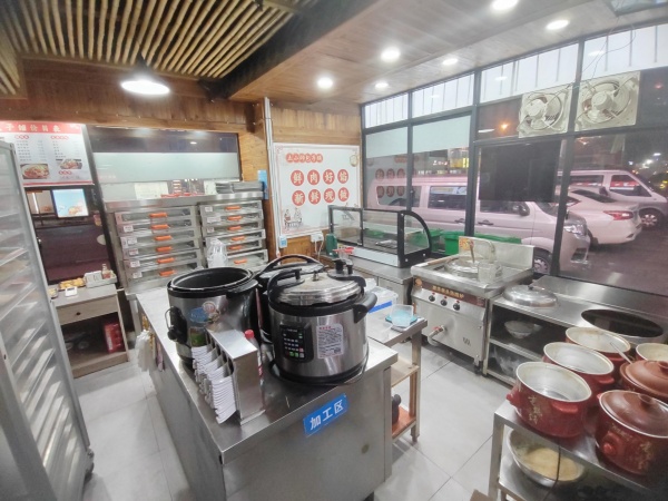 Y8216长沙火车站电脑城120平餐饮店优价转让 Y8216长沙火车站电脑城120平餐饮店优价转让