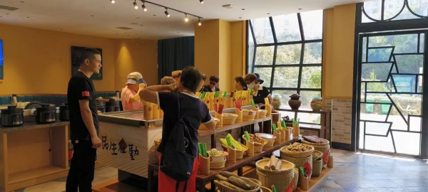 天心区十字路口精装一楼450平餐饮店低价转让Y946 天心区十字路口精装一楼450平餐饮店低价转让Y946