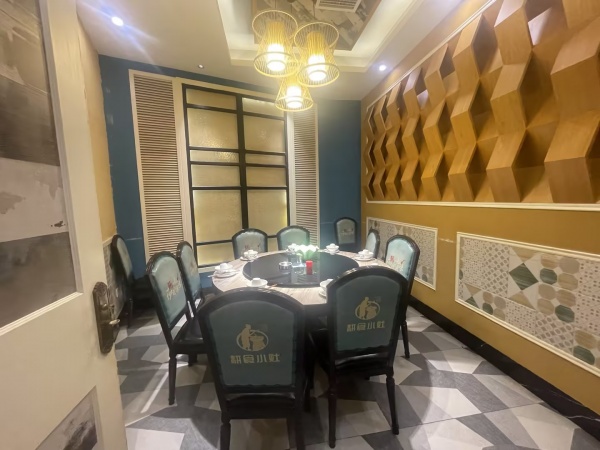 天心区十字路口精装一楼450平餐饮店低价转让Y946 天心区十字路口精装一楼450平餐饮店低价转让Y946