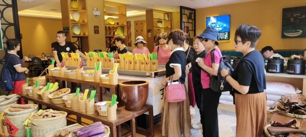 天心区十字路口精装一楼450平餐饮店低价转让Y946 天心区十字路口精装一楼450平餐饮店低价转让Y946