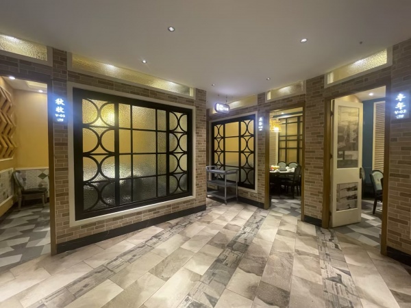 天心区十字路口精装一楼450平餐饮店低价转让Y946 天心区十字路口精装一楼450平餐饮店低价转让Y946