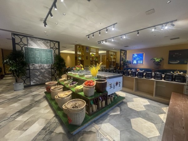 天心区十字路口精装一楼450平餐饮店低价转让Y946 天心区十字路口精装一楼450平餐饮店低价转让Y946