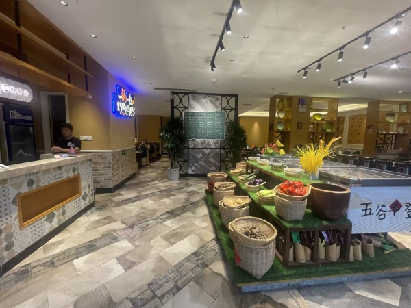 天心区十字路口精装一楼450平餐饮店低价转让Y946 天心区十字路口精装一楼450平餐饮店低价转让Y946