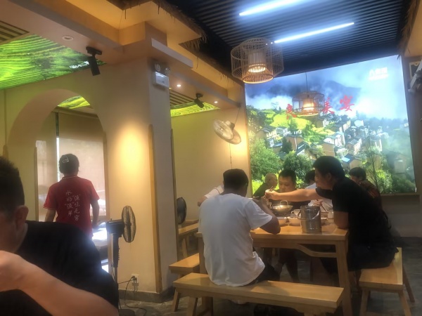 Y967星沙写字楼地铁口旁500平餐饮饭店优价转让 Y967星沙写字楼地铁口旁500平餐饮饭店优价转让