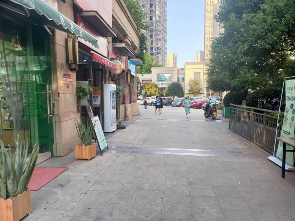 M983 梅溪湖金茂悦临街40平门面转让(无行业限制) M983 梅溪湖金茂悦临街40平门面转让(无行业限制)