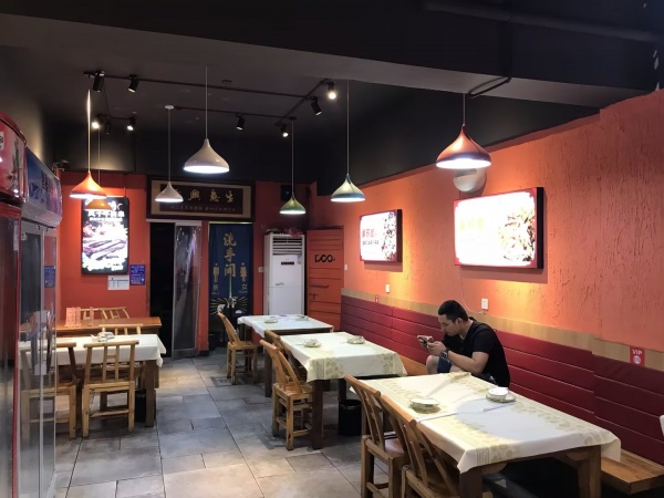 M9126 岳麓区涉外夜宵街餐饮码头优价转让 M9126 岳麓区涉外夜宵街餐饮码头优价转让