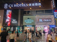 Y9111无行业限制 房东直租 黄兴步行商业街主街临街门面