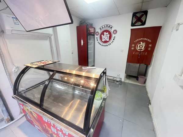M9162 南门口地铁口附近12平小吃店优价转让 M9162 南门口地铁口附近12平小吃店优价转让