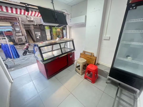 M9162 南门口地铁口附近12平小吃店优价转让 M9162 南门口地铁口附近12平小吃店优价转让
