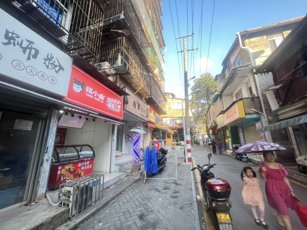 M9162 南门口地铁口附近12平小吃店优价转让 M9162 南门口地铁口附近12平小吃店优价转让