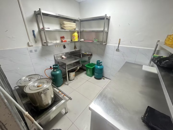 M9162 南门口地铁口附近12平小吃店优价转让 M9162 南门口地铁口附近12平小吃店优价转让