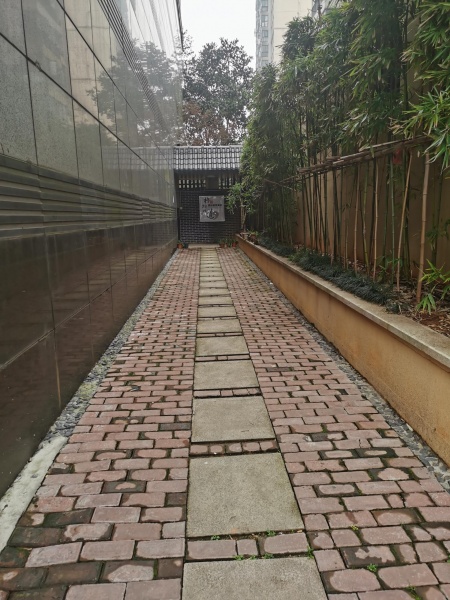 G9164火爆!超低房租实验小学小区出入口临街门面出租 G9164火爆!超低房租实验小学小区出入口临街门面出租