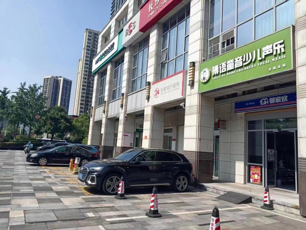 G9164火爆!超低房租实验小学小区出入口临街门面出租 G9164火爆!超低房租实验小学小区出入口临街门面出租