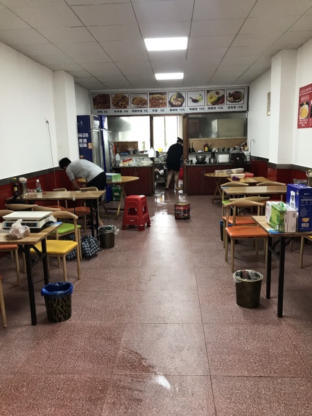 Y9179恒广物流园内日营业额3000的70平餐饮粉面卤味 Y9179恒广物流园内日营业额3000的70平餐饮粉面卤味