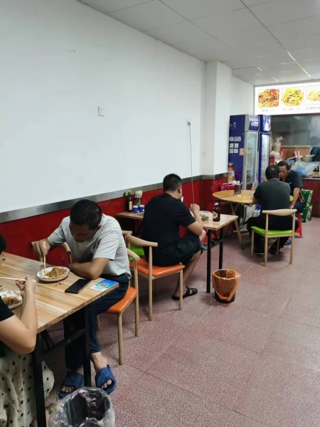 Y9179恒广物流园内日营业额3000的70平餐饮粉面卤味 Y9179恒广物流园内日营业额3000的70平餐饮粉面卤味