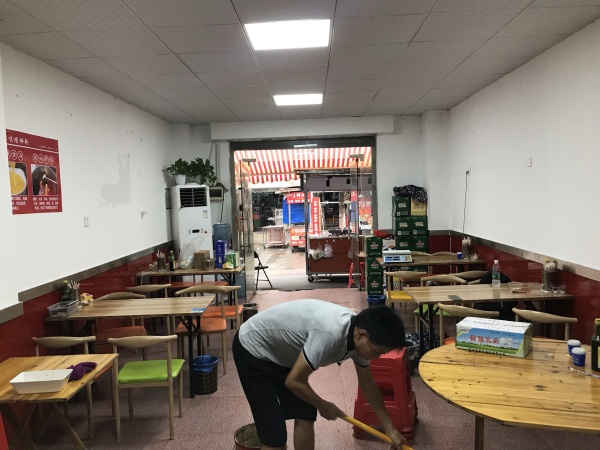 Y9179恒广物流园内日营业额3000的70平餐饮粉面卤味 Y9179恒广物流园内日营业额3000的70平餐饮粉面卤味