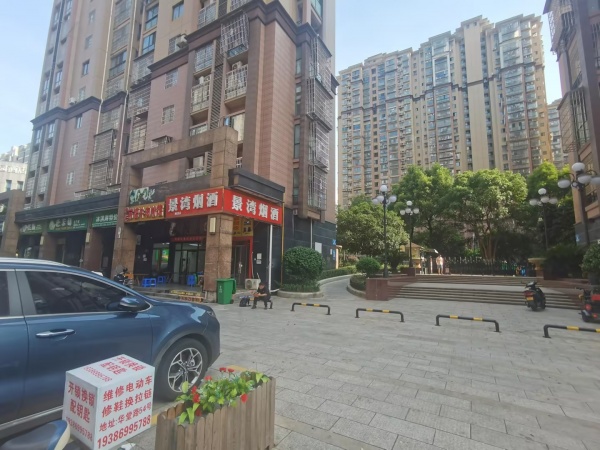 G9192雨花区圭塘高档小区出入口临街拐角门面白菜价转让 G9192雨花区圭塘高档小区出入口临街拐角门面白菜价转让