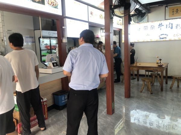 M9208 理工大学创世纪广场临街餐饮粉面馆低价转让 M9208 理工大学创世纪广场临街餐饮粉面馆低价转让