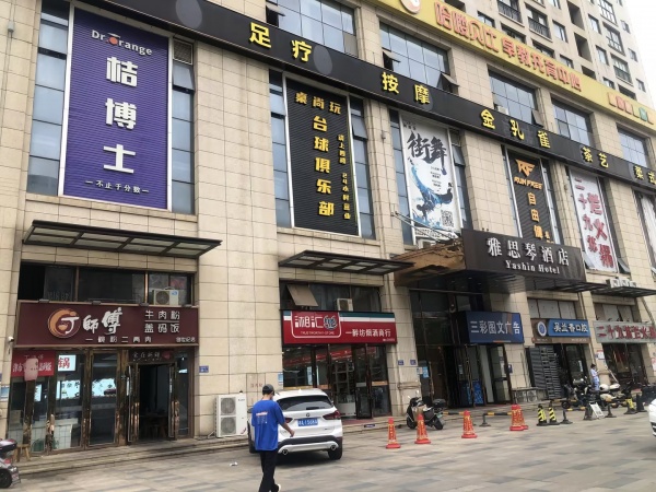 M9208 理工大学创世纪广场临街餐饮粉面馆低价转让 M9208 理工大学创世纪广场临街餐饮粉面馆低价转让