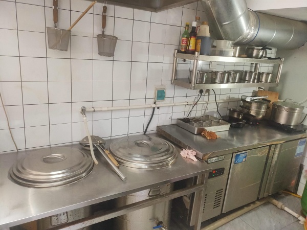 Y9216北路小学旁 两所医院小区附近临街品牌馄饨店低价转让 Y9216北路小学旁 两所医院小区附近临街品牌馄饨店低价转让