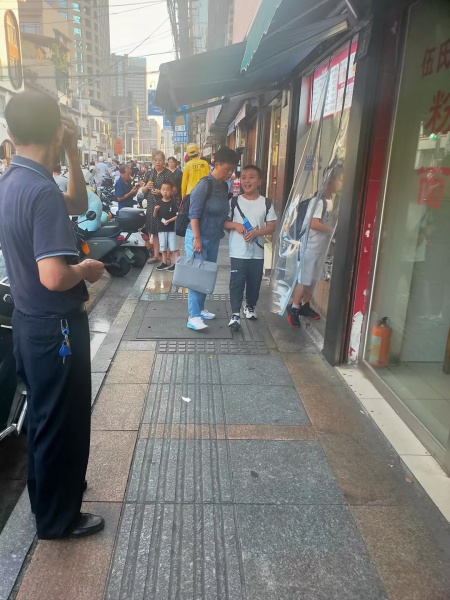 Y9216北路小学旁 两所医院小区附近临街品牌馄饨店低价转让 Y9216北路小学旁 两所医院小区附近临街品牌馄饨店低价转让
