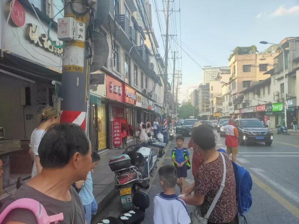 Y9216北路小学旁 两所医院小区附近临街品牌馄饨店低价转让 Y9216北路小学旁 两所医院小区附近临街品牌馄饨店低价转让