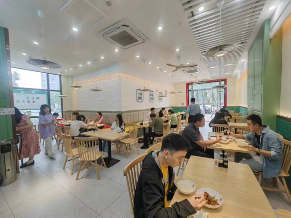 M9264 梅溪湖地铁口写字楼下日营4k多粉面快餐店低价转让 M9264 梅溪湖地铁口写字楼下日营4k多粉面快餐店低价转让